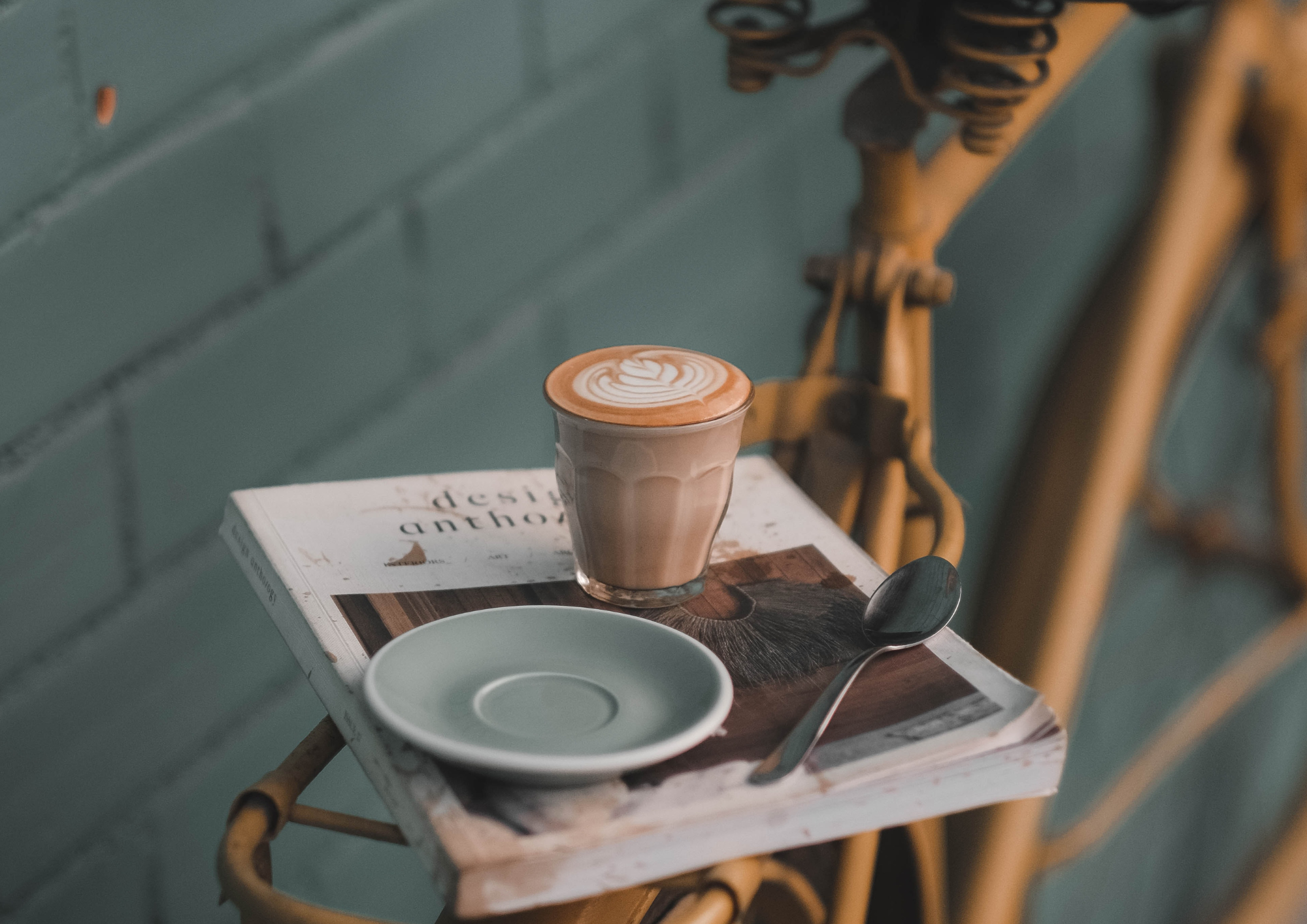 Café y bicicleta